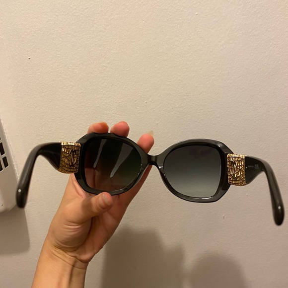 Chanel butterfly - Picture 4 of 12